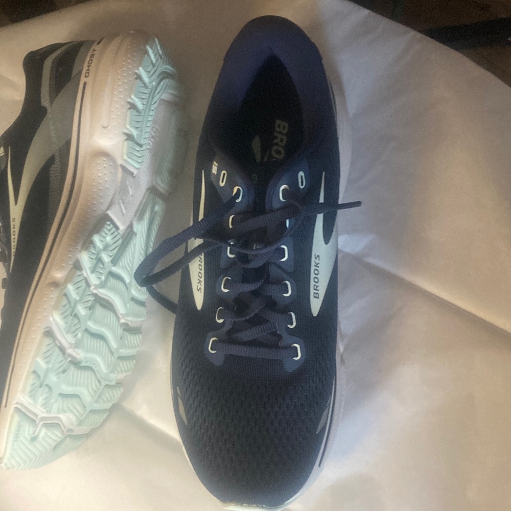 Brooks Women's Dark Blue and White Athletic Shoes - Picture 3 of 5